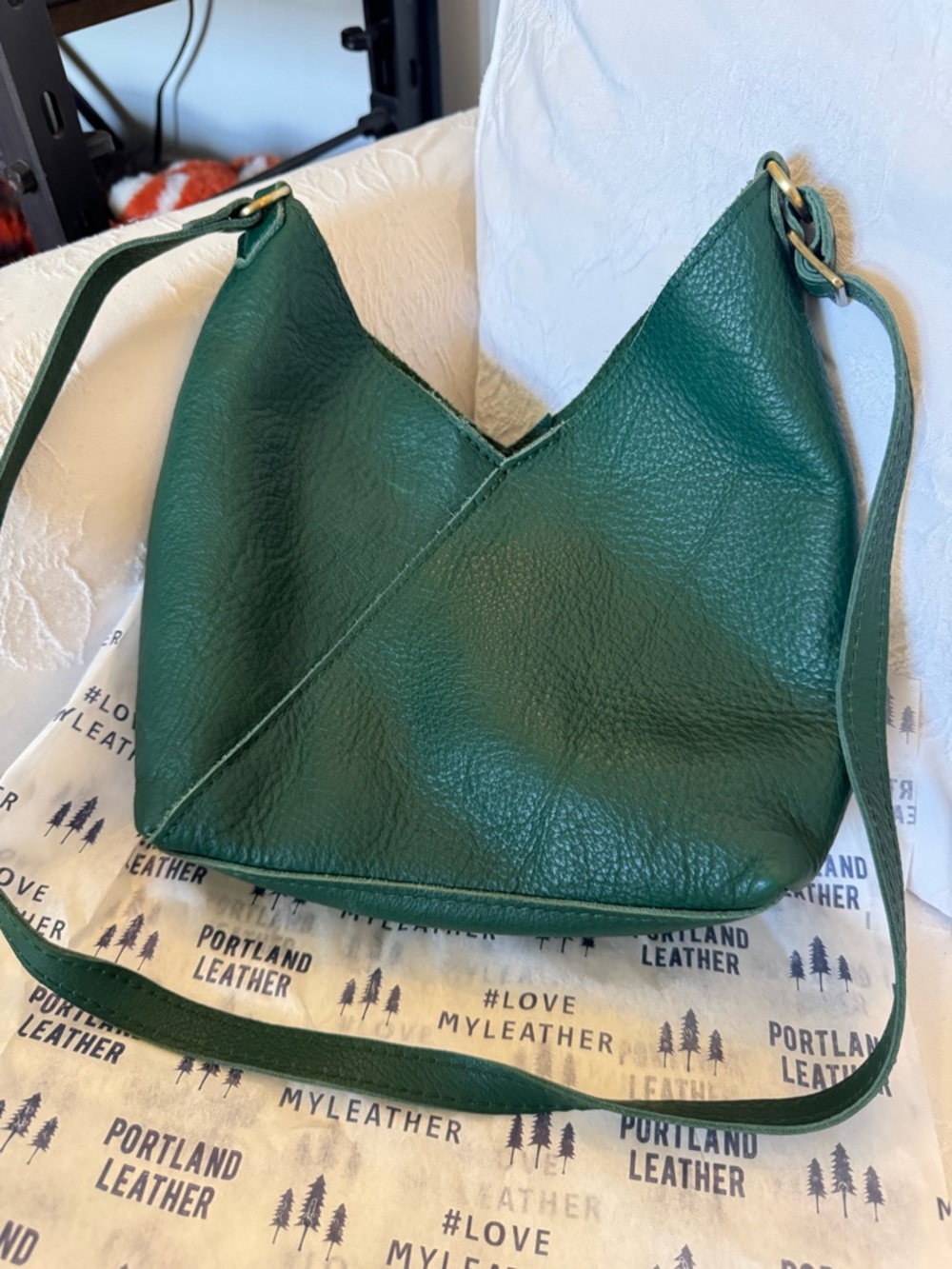 Portland Leather Deep Green Pebbled Leather Shoulder Bag - Picture 2 of 5